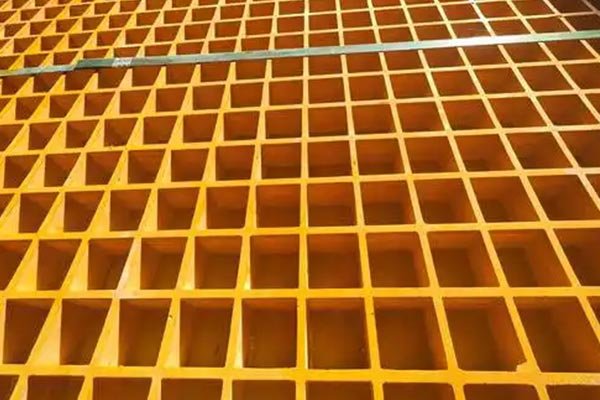 Heavy duty equipment platform grating